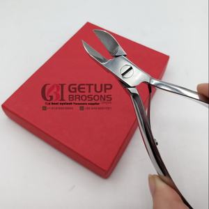 Al por mayor: Mejores cortaúñas curvos de acero inoxidable plateado para cutículas, con logotipo personalizado, colores de embalaje y instrumentos de belleza. - Product Image 1