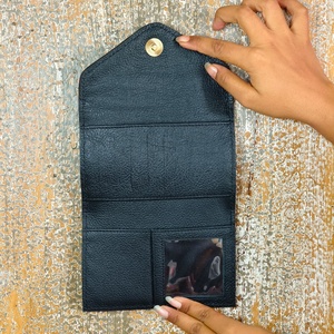 Tarjetero de Cuero 100% Genuino, Tallado a Mano con Diseño Floral y Patrón a Cuadros, Mini Cartera de Bolsillo para Tarjetas - Product Image 2