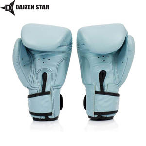 Guantes de Boxeo de Piel Sintética para Entrenamiento y Kickboxing, Transpirables, Absorben la Humedad, Resistentes a los Rayos UV, Muñeca Ajustable con Cierre de Velcro - Product Image 4