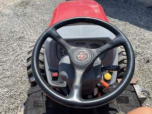 2020 Massey Ferguson 1735M Tractor diésel Potente motor para agricultura - Product Image 3