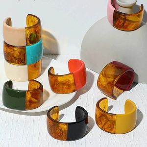 Bracelet en résine ne se décolore jamais irrégulière petite taille résine acrylique ouverture bracelet pour femmes filles clair exquis Bracelet poignet bijoux - Product Image 3