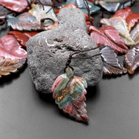 Vintage qualité sculpture feuille forme mélange pierres précieuses 15 à 25 pouces pour la fabrication de bijoux en vrac sculpture pierre plus prix de gros