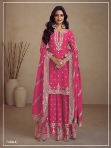 Elegancia Sofisticada, Shalwar Kameez de Seda Semi-Chinon con Bordado Intenso, Ropa India Pakistaní para Eventos de Invierno - Product Image 2