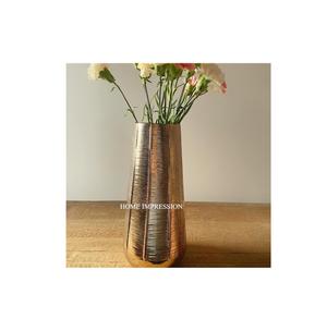 Vases à fleurs en aluminium poli or faits à la main modernes pour le salon et la chambre à coucher, intérieur/extérieur, décoration d'hôtels et de restaurants de luxe - Product Image 1