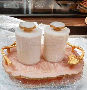 WONDER OVERSEAS-Elegante bandeja de servicio de resina rectangular de tamaño personalizado con mango chapado en oro, bandeja de metal decorativa para el hogar - Product Image 1