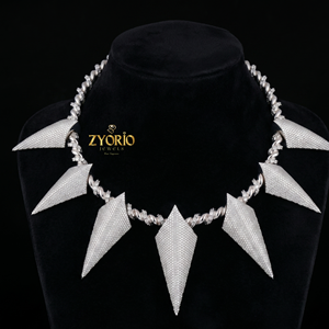 Collar de Oro de 14K con Espigas Geométricas y Diamantes Pavé, Collar de Lujo - Product Image 3