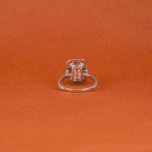 Anillo de compromiso de lujo con diamante cultivado en laboratorio de corte radiante y engaste halo, chapado en oro macizo de 14K, estilo moderno, anillo de regalo para mujer. - Product Image 6