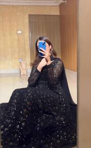 Robe noire tendance de Style Bollywood en fausse floraison avec travail brodé pour les femmes indiennes pakistanaises portent dans les fêtes de mariage - Product Image 3