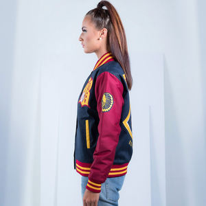 Chaqueta Bomber Varsity Impermeable de Invierno para Hombre, Hecha a Medida, con Logotipo del Equipo en el Frente - Product Image 2