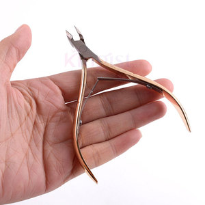Coupe-ongles en acier inoxydable de qualité chirurgicale Pince à cuticules personnalisée avec lames tranchantes pour les doigts et les orteils - Product Image 5
