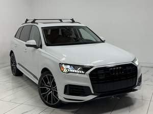 Audi Q7 2021 légèrement usagée, en parfait état et propre - Product Image 2
