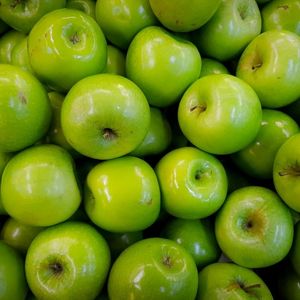 Manzanas Fuji Verdes Orgánicas Frescas - Product Image 1