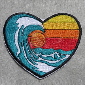 Parches bordados personalizados de alta calidad hechos con materiales de primera calidad Servicio OEM/ODM de MOQ bajo Diseños personalizados para ropa - Product Image 3