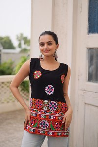 LAUNCHING NEW MODERN FESTIVE PARTY WEAR DESIGNER <b>KURTI</b> FABRIC GEORGETTE KUTCHI GAMTHI WORK Reversible Women's Diwali Wedding - Product Image 3