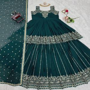 Costume Lehenga Premium Party Wear Travail à l'avant et à l'arrière en fausse Georgette Kurti avec Lehenga semi-cousu et Dupatta brodé - Product Image 2