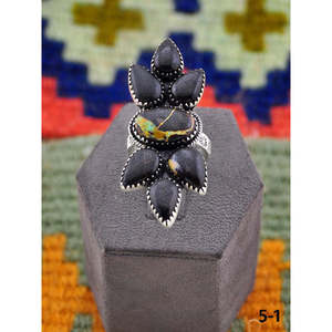 Bague artisanale en argent sterling et or noir du sud-ouest, avec technologie d'incrustation par sertissage clos, idéale pour un cadeau - Product Image 1