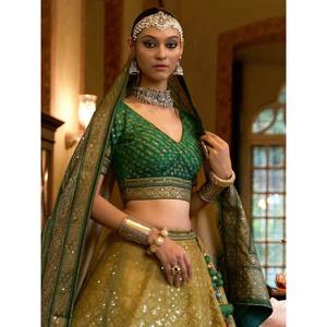 Impresionante Lehenga Choli de Seda Rajwadi para Recepciones, con Bordado de Espejo Verde, para Vestimenta de Boda - Product Image 4