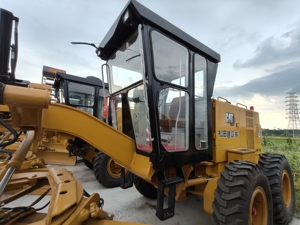 Niveleuse 140G Cat d'occasion en bon état, japonaise à bas prix, avec noyau, pompe et moteur - Product Image 3