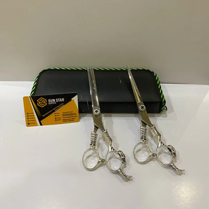 Nouvelle arrivée Ciseaux pour coiffeur en acier inoxydable pur 440C Manche dragon avec lame tranchante et pochette en cuir PU pour barbiers - Product Image 1