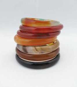 Brazalete de Resina Hecho a Mano con Patrón de Remolino, Colores y Logotipo Personalizables, Venta Directa de Fábrica por Artizon Studio - Product Image 2