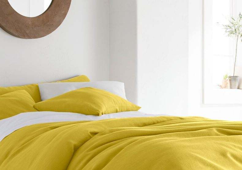 สีเหลือง