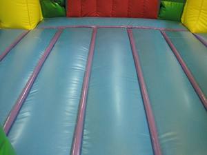 Tierra de Juegos Inflable con Material de PVC para Uso Universal, Toboganes y Saltos - Product Image 4