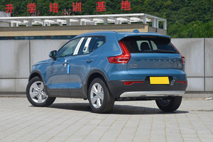 Excellent état pour véhicule d'occasion 2024, SUV compact VOL-VO XC40 Hybride Version Fashion, boîte à double embrayage 7 vitesses, 180 km, 2.0T XC40 - Product Image 6