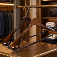 Cintre en bois professionnel à épaules larges avec crochet plat, style hôtel de luxe, pour manteaux et costumes WHB11