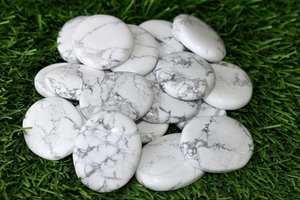 Vente en gros Howlite Worry Stone Naturel Véritable Cristal Blanc Gemme Énergie Soulagement Du Stress Poche Paume Pouce Pierres Forme Ovale - Product Image 4