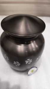 Urnas de metal resistentes de primera calidad para entierro o exhibición en cementerios y bóvedas disponibles a bajo precio - Product Image 3