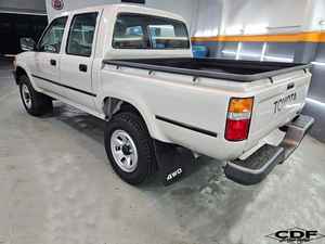 Toyota Hilux 4x4 Double Cabine d'occasion à bas prix, modèle 2017, conduite à gauche, 50-75 000 miles, 100 % en parfait état de marche, sans accident - Product Image 2