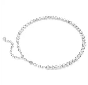 Collection de colliers de tennis classiques Cristaux blancs Plaqué argent Bijoux de conception de lunette gonflée pour le glamour de tous les jours - Product Image 1