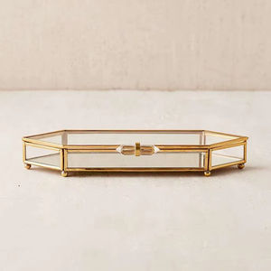 กล่องเก็บเครื่องประดับโลหะและแก้วที่หรูหรา ให้พื้นที่เฉพาะสำหรับเครื่องประดับที่สวมใส่ในชีวิตประจำวัน - Product Image 1