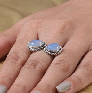 925แข็งขายส่งแหวนเงินสเตอร์ลิงสีฟ้าโอนิกซ์เครื่องประดับพลอยโมราสีฟ้ากับเพชรหลักตัดหิน - Product Image 4