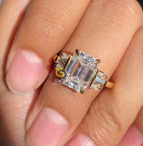 Attractive Designer 3 Ct Emerald Cut Trois Stone Cluster Bague de fiançailles pour les femmes en argent sterling 925 - Product Image 4