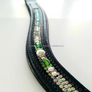 Fancy Wave Show Brow Band con cristales verdes y Peal Center diamante chain mega Bling Black Premium leather Horse Brow Band - Product Image 5