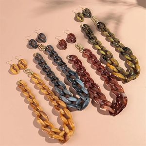 Trendy Vintage Style Resin Jewelry Necklace for Women Best Sale Product with Resin Chain for Gift Fashionable Angel Design - Product Image 1