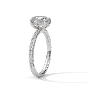 Anillo Solitario de Moissanita de Corte Ovalado de 2.0 ct con Banda Engastada en Pavé, Plata de Ley 925 - Product Image 4