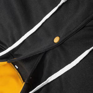 Blouson universitaire premium unisexe avec logo brodé sur la capuche, style universitaire tendance, streetwear, en toile 100% coton matelassé - Product Image 4