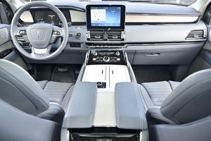 2019 ลินคอล์น นาวิเกเตอร์ แอล แบล็ค เลเบิล เอสยูวี เบาะหนัง หลังคาพาโนรามิก เกียร์อัตโนมัติ เครื่องยนต์เทอร์โบ ล้อแม็ก R20 พวงมาลัยซ้าย ขับเคลื่อนสี่ล้อ ระบบควบคุมความเร็วอัตโนมัติ ไฟ - Product Image 6