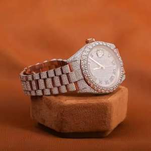 Montre mécanique en acier inoxydable de style antique, de qualité supérieure, en or rose, avec bracelet en cuir, sertie de diamants en moissanite, de style sportif et luxueux - Product Image 4