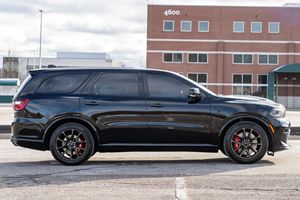 Durango SRT Hellcat Turbo Supercharged Hemi V8 AWD SUV 2021 en parfait état, sièges en cuir, intérieur clair, performances élevées - Product Image 6