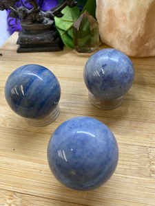 Haute Qualité Bleu Aventurine Gemme Sphère Amour Style Feng Shui Sculpté Guérison Métaphysique Boule De Cristal Bleu Agate En Gros - Product Image 4