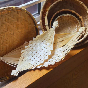 Plateau à sushi en rotin tressé artisanal, design écologique, fabriqué au Vietnam - Product Image 6