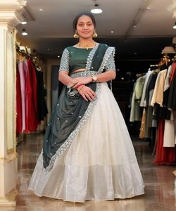 Lehenga choli ผ้าออแกนซ่ามาใหม่เสื้อผ้าสำหรับงานแต่งงาน Dupatta ขายส่ง - Product Image 4