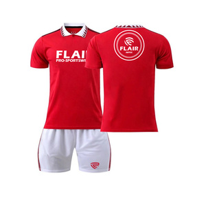Kits de football rétro de haute qualité uniformes de maillot de football conçus sur mesure pour enfants hommes ensembles supérieurs à la mode nom/logo OEM inclus - Product Image 1