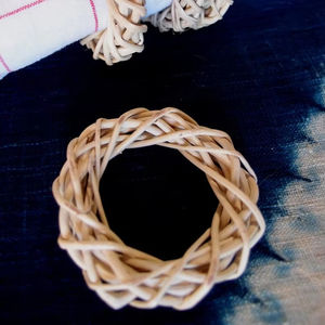 Ronds de serviette en rotin Décor de table en osier Ronds de serviette élégants pour manger - Product Image 1