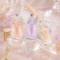 Flacon roll-on octogonal anti-roulement en verre de 10 ml : Bouteille d'huile essentielle de luxe avec bouchon doré pour collection de beauté de boutique