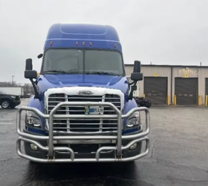 Camions Freightliner Cascadia 113 Sleeper d'occasion 2022 2019, semi-remorques avec cabine de nuit, toit moyen de 60 pouces, 450 CV, transmission automatique - Product Image 2