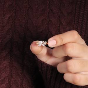 Anillo de Compromiso de Diamantes de Corte Marquesa de 0.95 Quilates, Diseño Personalizado, Banda de Eternidad de Lujo, Oro Sólido de 14K, Certificado IGI, para Mujer - Product Image 5